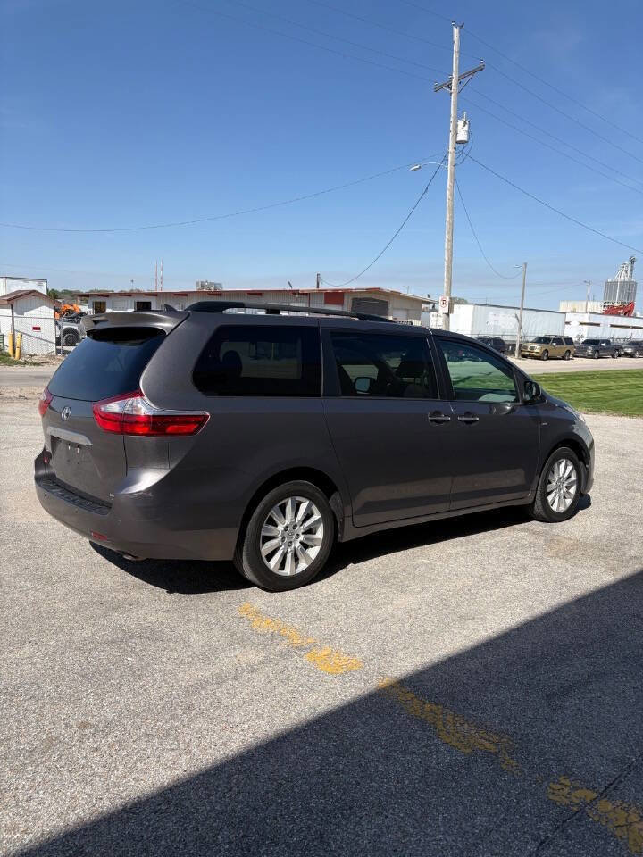 Used 2017 Toyota Sienna Limited Premium AWD/4WD image 3