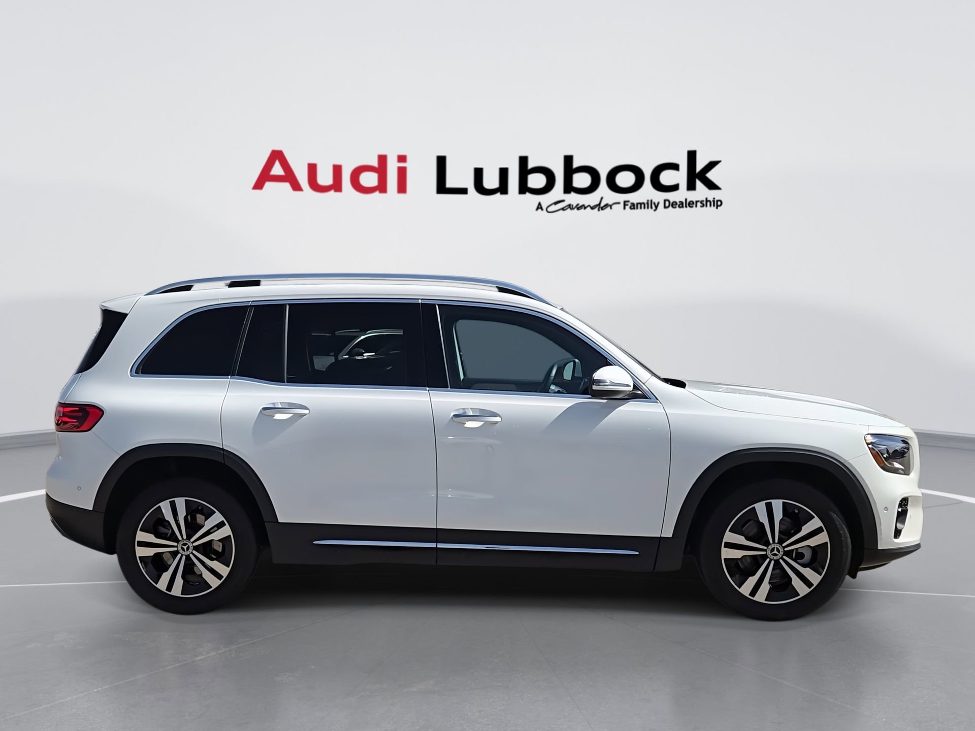 Used 2025 Mercedes-Benz GLB 250 image 9