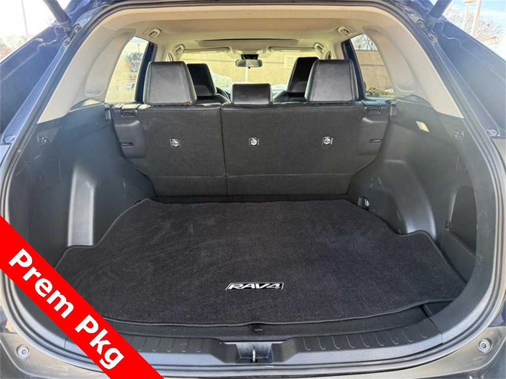 Used 2022 Toyota RAV4 XLE Premium image 5