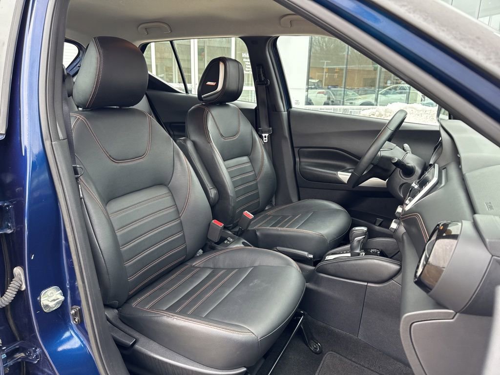 Used 2019 Nissan Kicks SR image 9