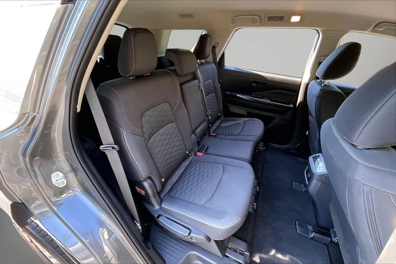 Used 2025 Nissan Pathfinder SV AWD/4WD image 23