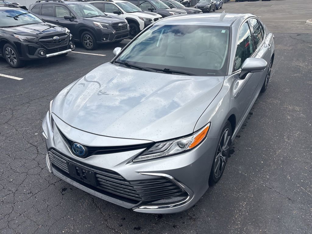 Used 2021 Toyota Camry XLE w/ Cold Weather Package image 6