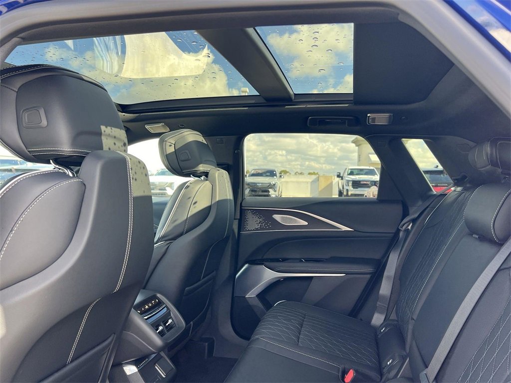 New 2026 Cadillac Lyriq V image 29