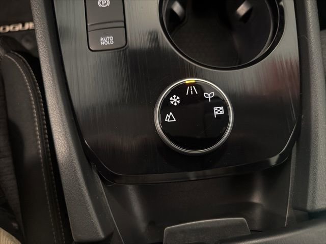 Certified 2023 Nissan Rogue SV image 27