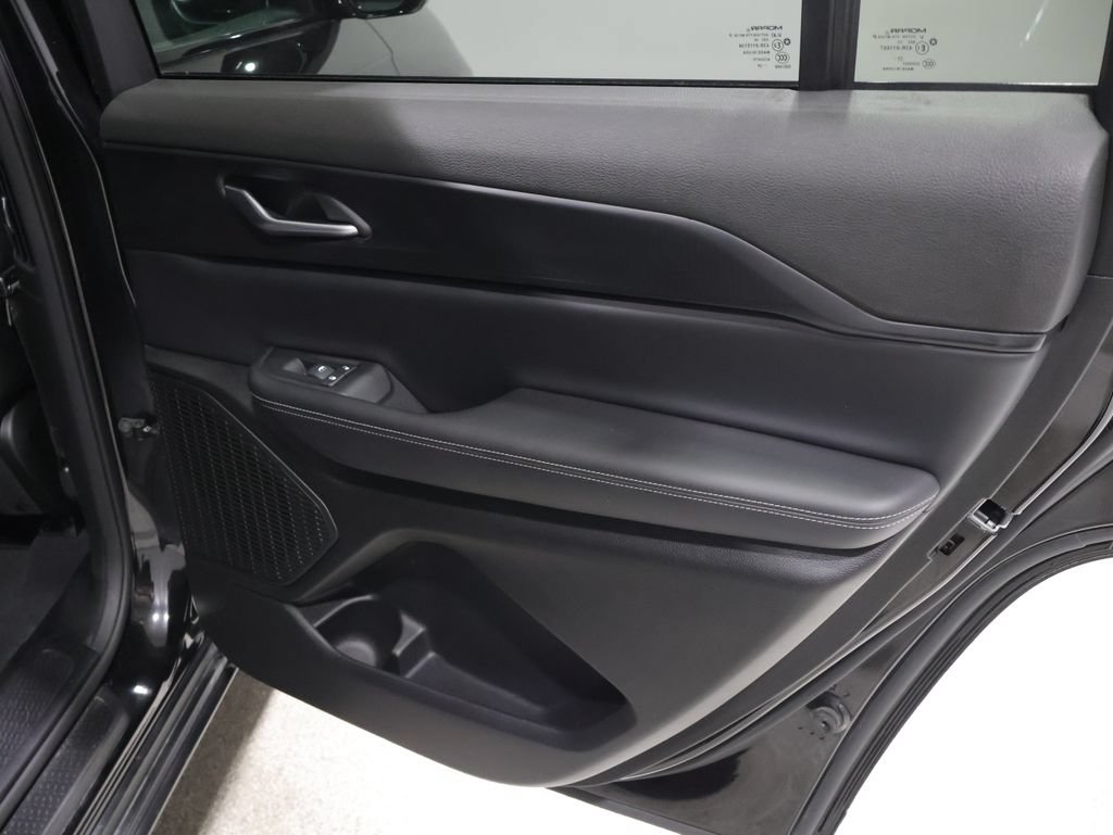Used 2024 Jeep Grand Cherokee L Altitude AWD/4WD image 23