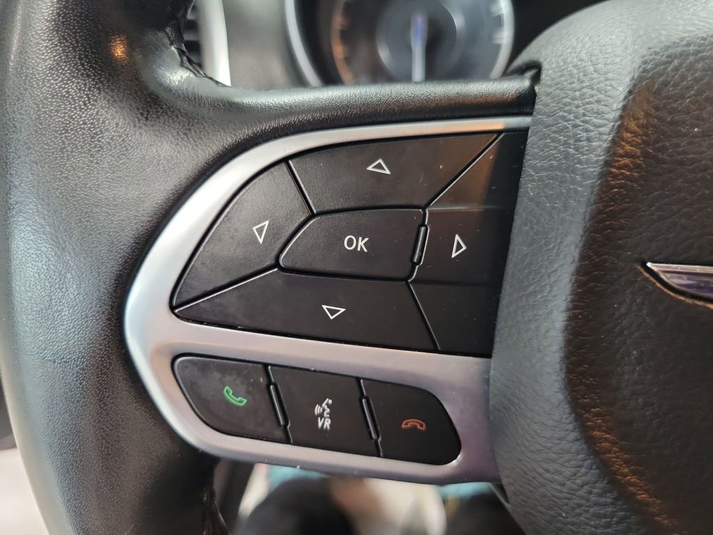 Used 2019 Chrysler 300 Touring w/ Driver Convenience Group RWD image 32