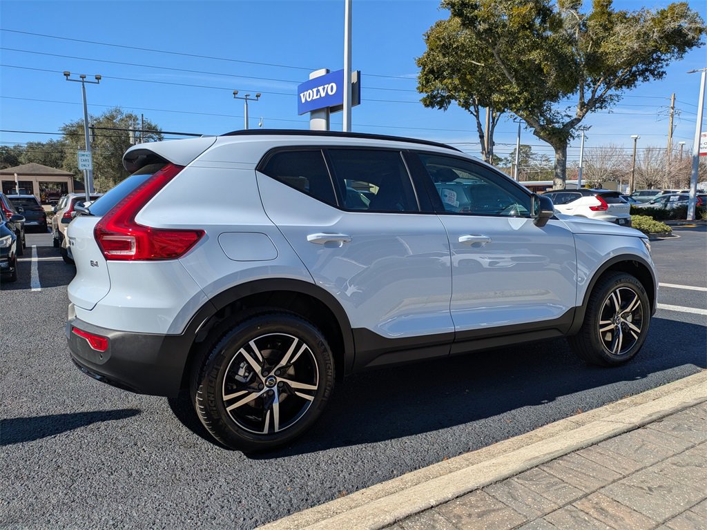 Used 2026 Volvo XC40 B4 Core image 6