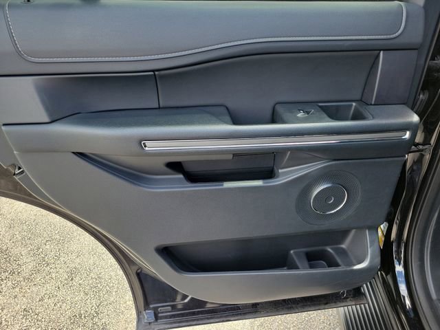 Used 2024 Ford Expedition XLT RWD image 6