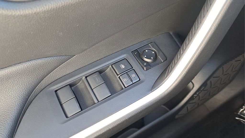 Used 2021 Toyota RAV4 LE image 24