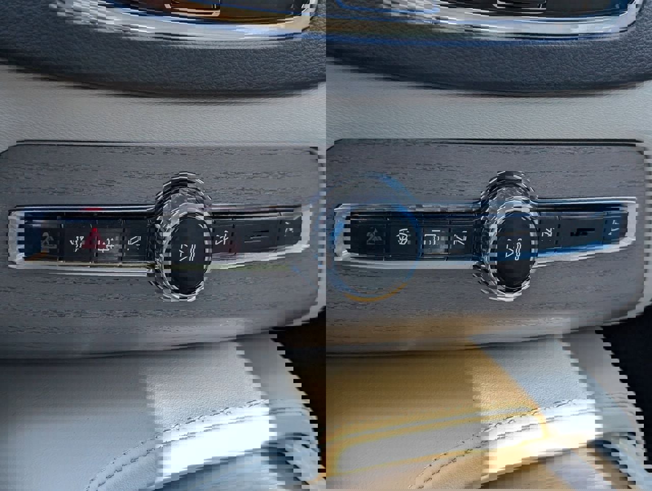 Used 2025 Volvo XC90 B6 Ultra w/ Lounge Package image 17