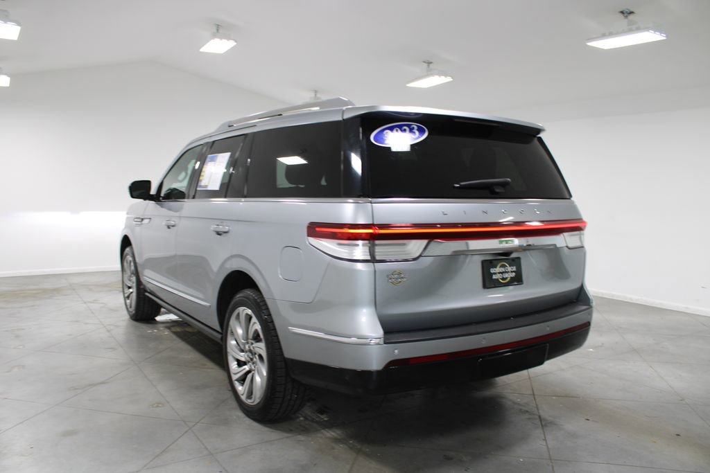 Used 2023 Lincoln Navigator Reserve AWD/4WD image 7