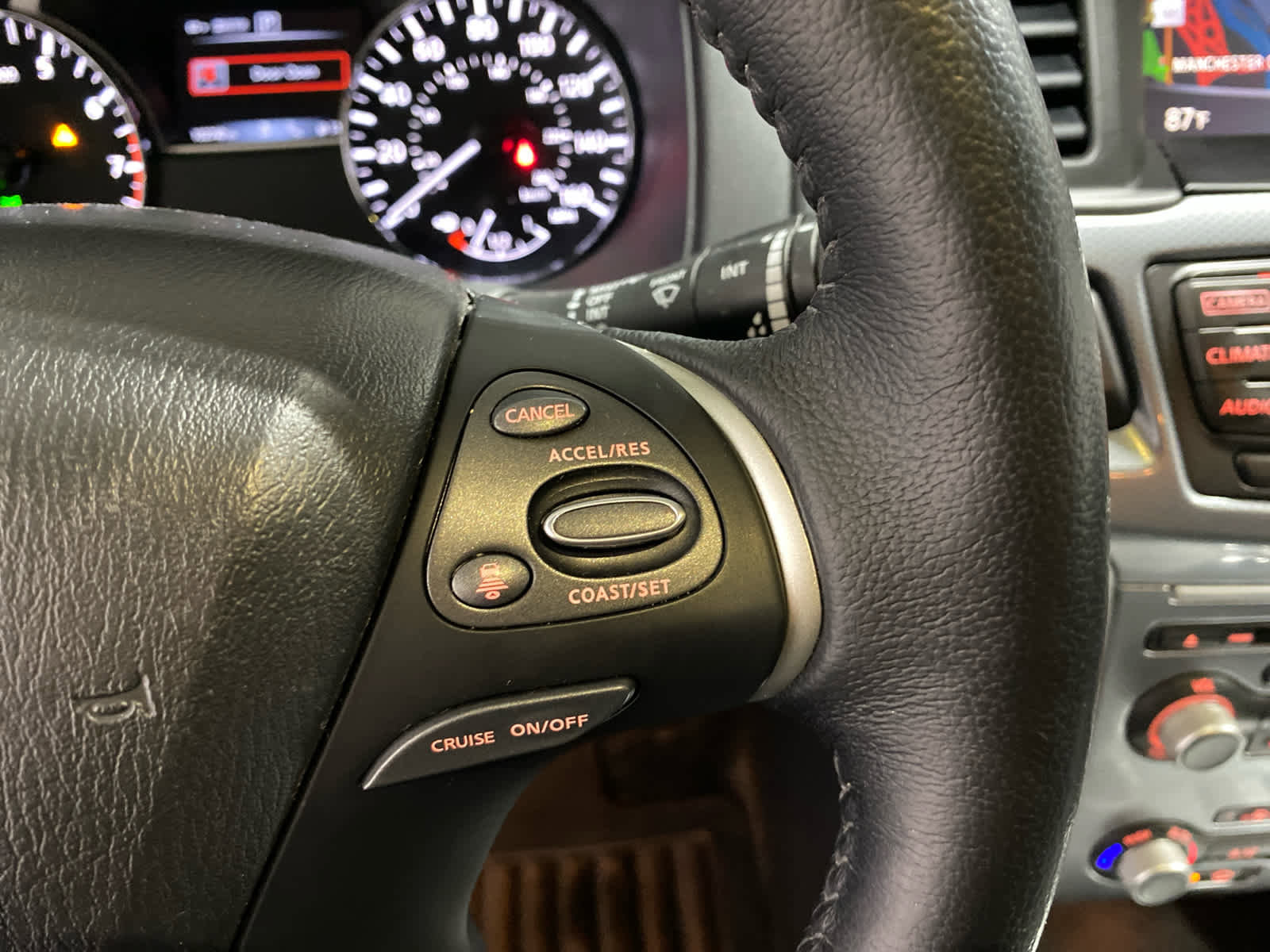 Used 2018 Nissan Pathfinder SL w/ Midnight Edition Package image 15