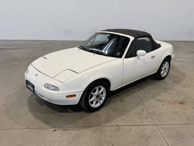 Used 1995 MAZDA MX-5 Miata M-Edition RWD image 2