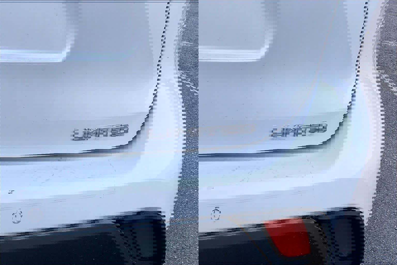 Used 2023 Toyota Highlander Limited FWD image 10