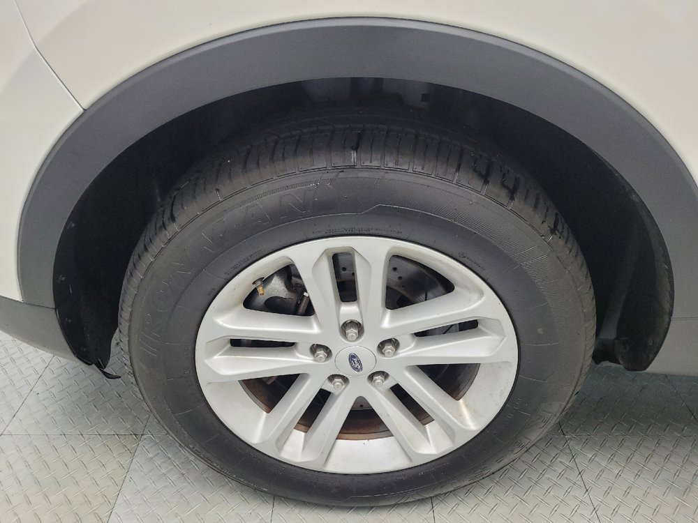 Used 2015 Ford Explorer XLT w/ Equipment Group 202A image 31