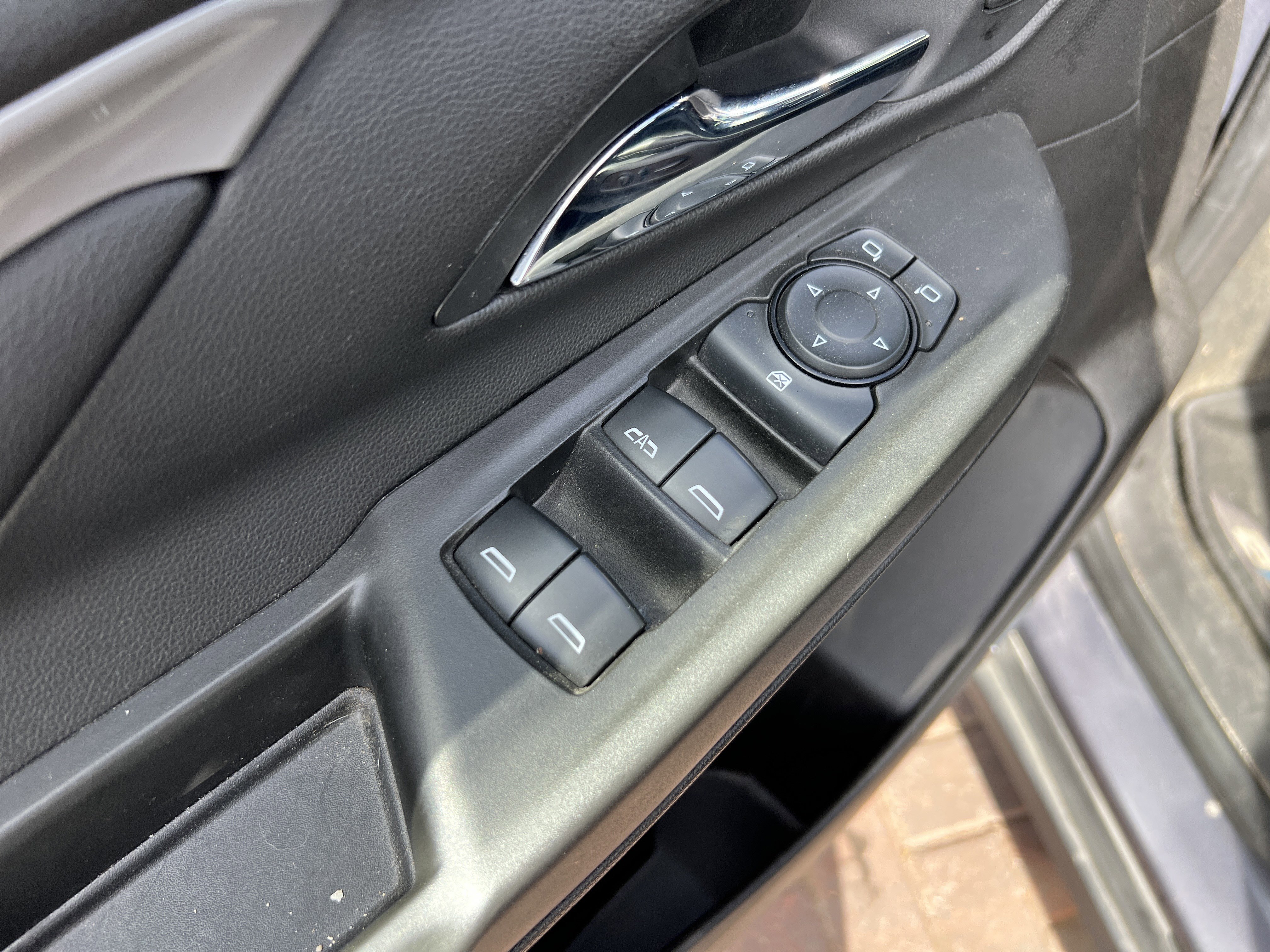 Used 2022 Chevrolet Bolt LT w/ Infotainment Package image 15