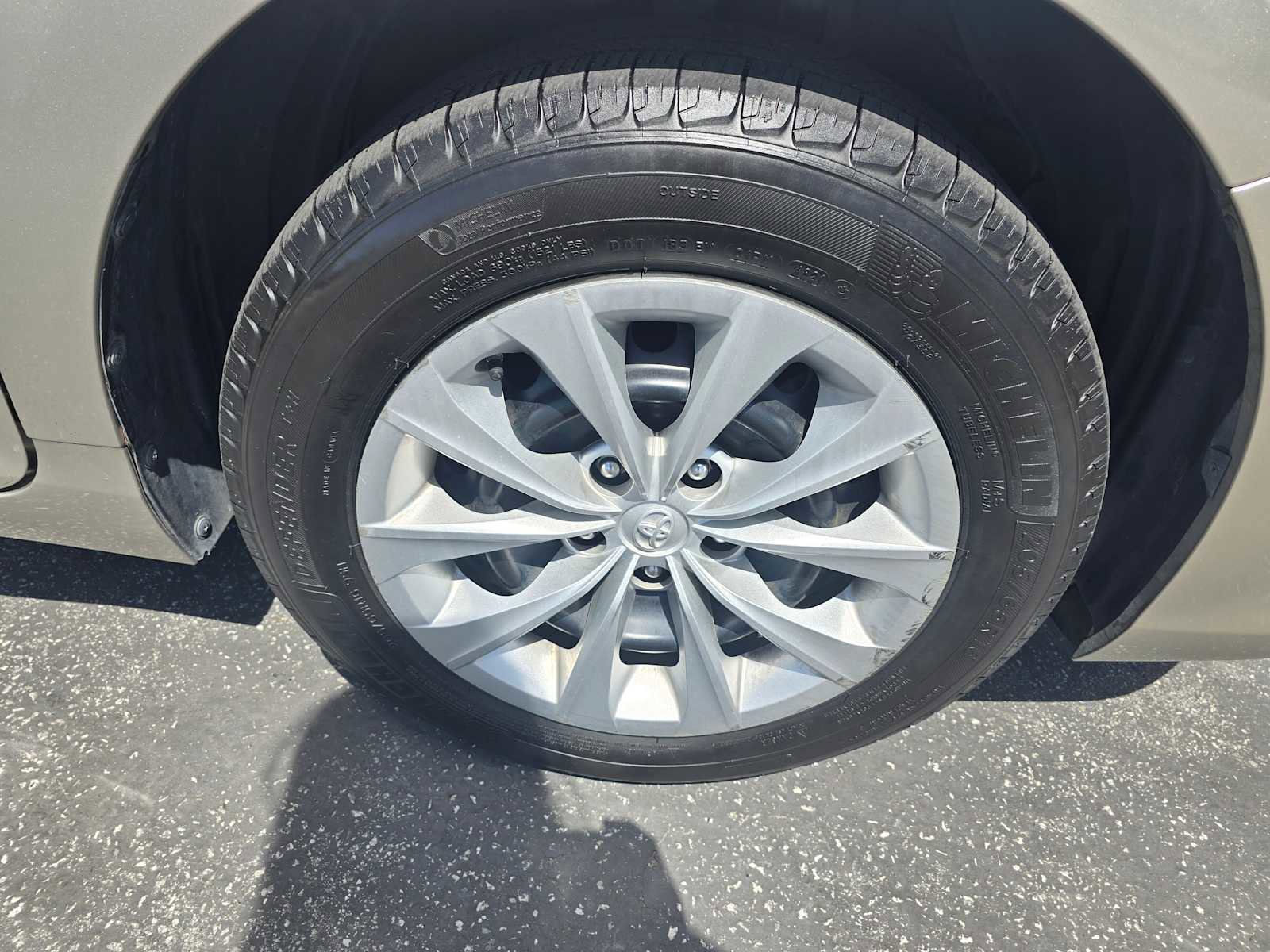 Used 2017 Toyota Camry LE image 9