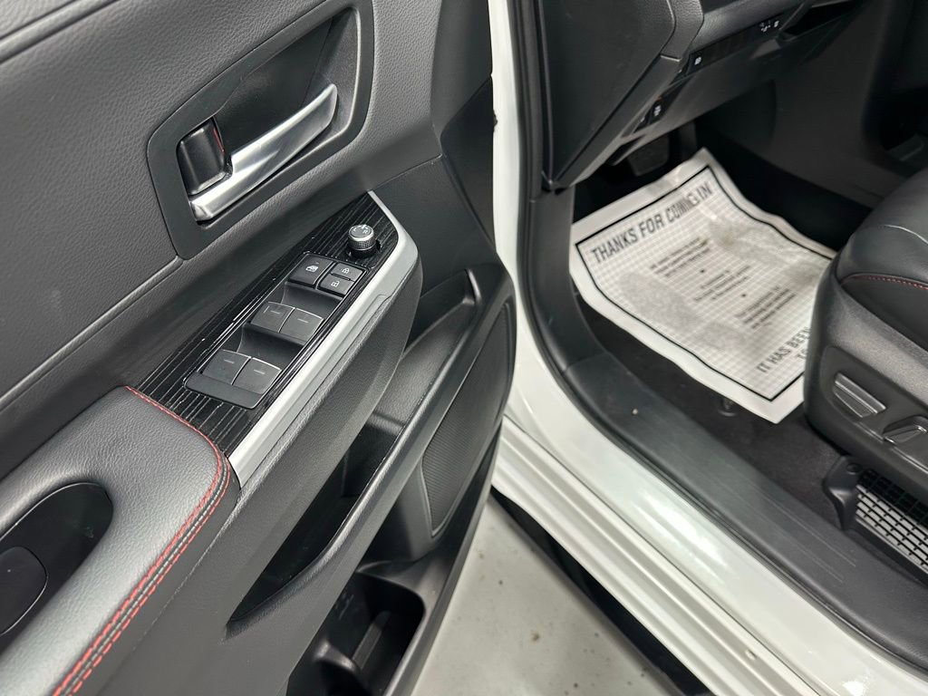 Used 2025 Toyota Sienna XSE image 9