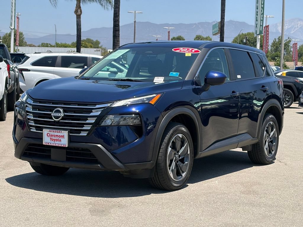 Used 2025 Nissan Rogue SV AWD/4WD image 41