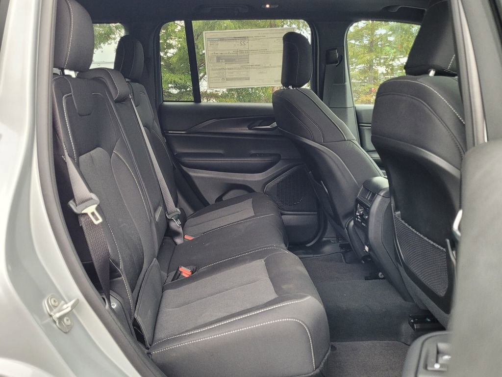 New 2025 Jeep Grand Cherokee Laredo X w/ Luxury Tech Group I image 14