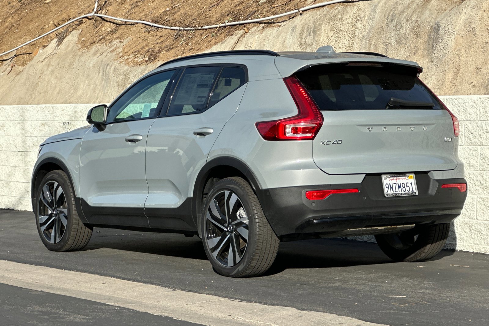 New 2025 Volvo XC40 B5 Plus w/ Climate Package image 6