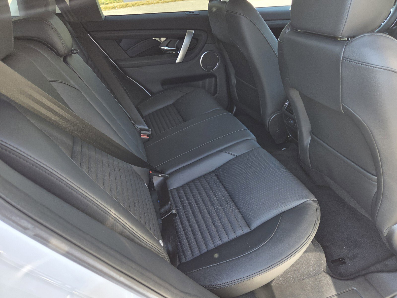 New 2025 Land Rover Discovery Sport S image 5