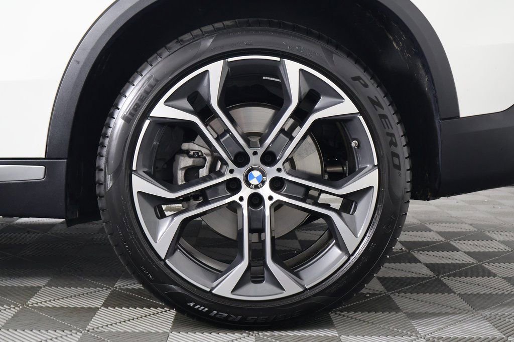 Used 2026 BMW X5 sDrive40i w/ Premium Package image 16