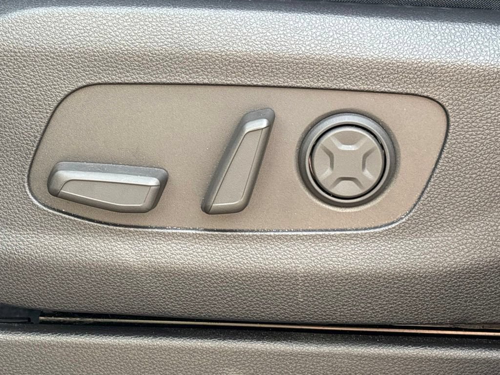Certified 2025 Kia Carnival EX FWD image 21