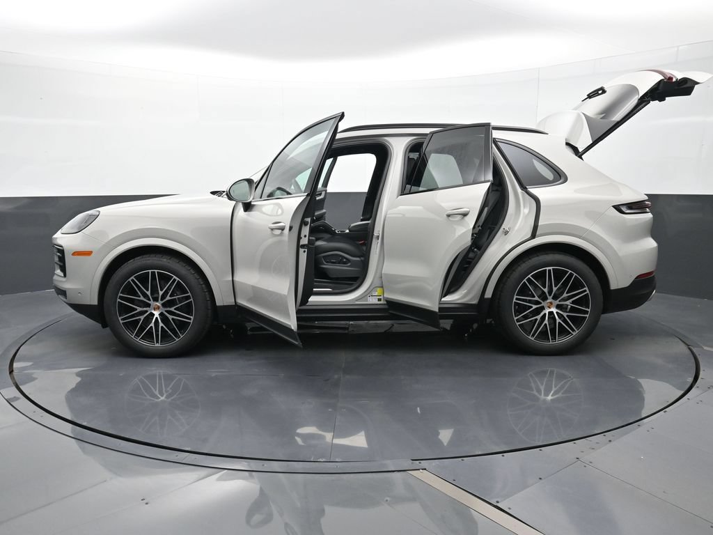 Certified 2026 Porsche Cayenne AWD/4WD image 29