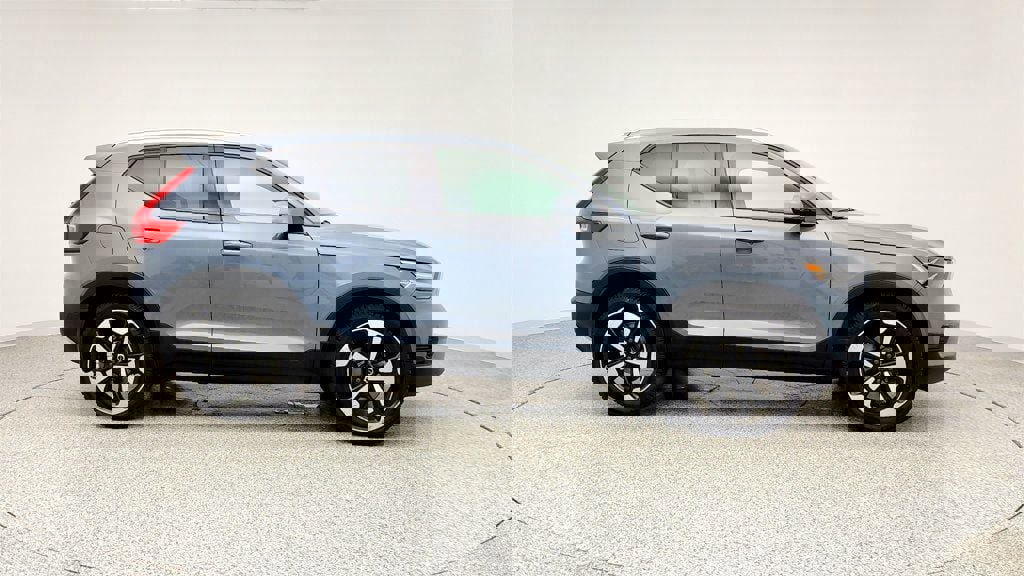Used 2020 Volvo XC40 T5 Momentum image 4