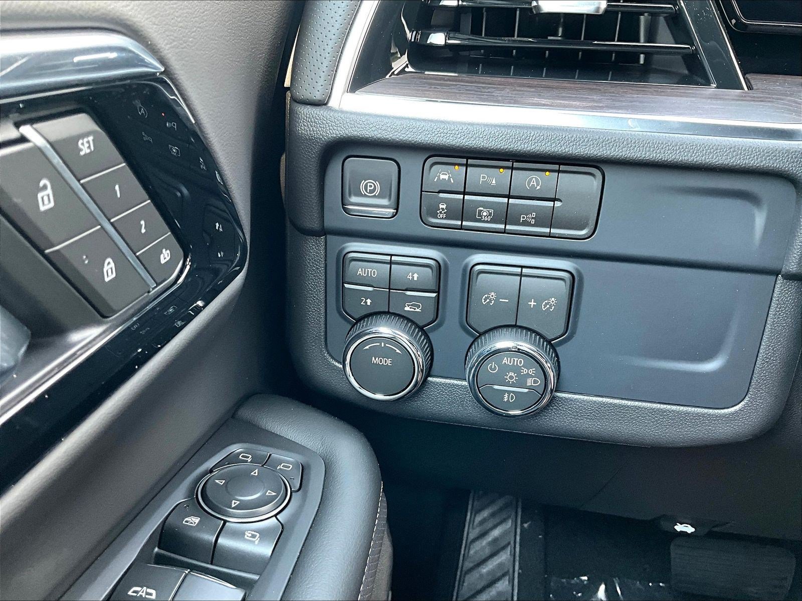 New 2026 Chevrolet Suburban Premier AWD/4WD image 25
