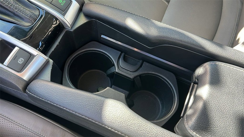 Used 2019 Honda Civic Touring image 12