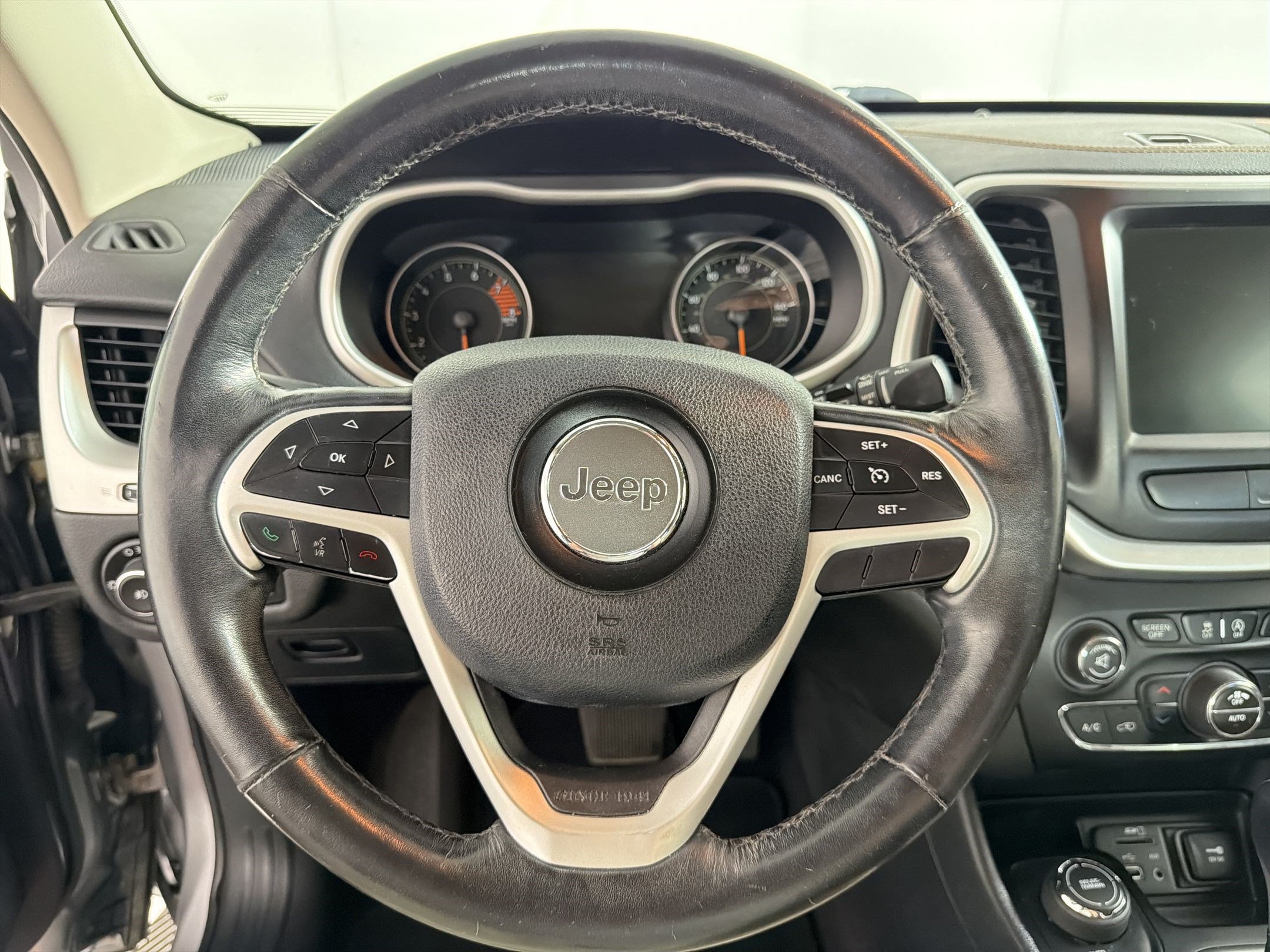 Used 2016 Jeep Cherokee Limited AWD/4WD image 17
