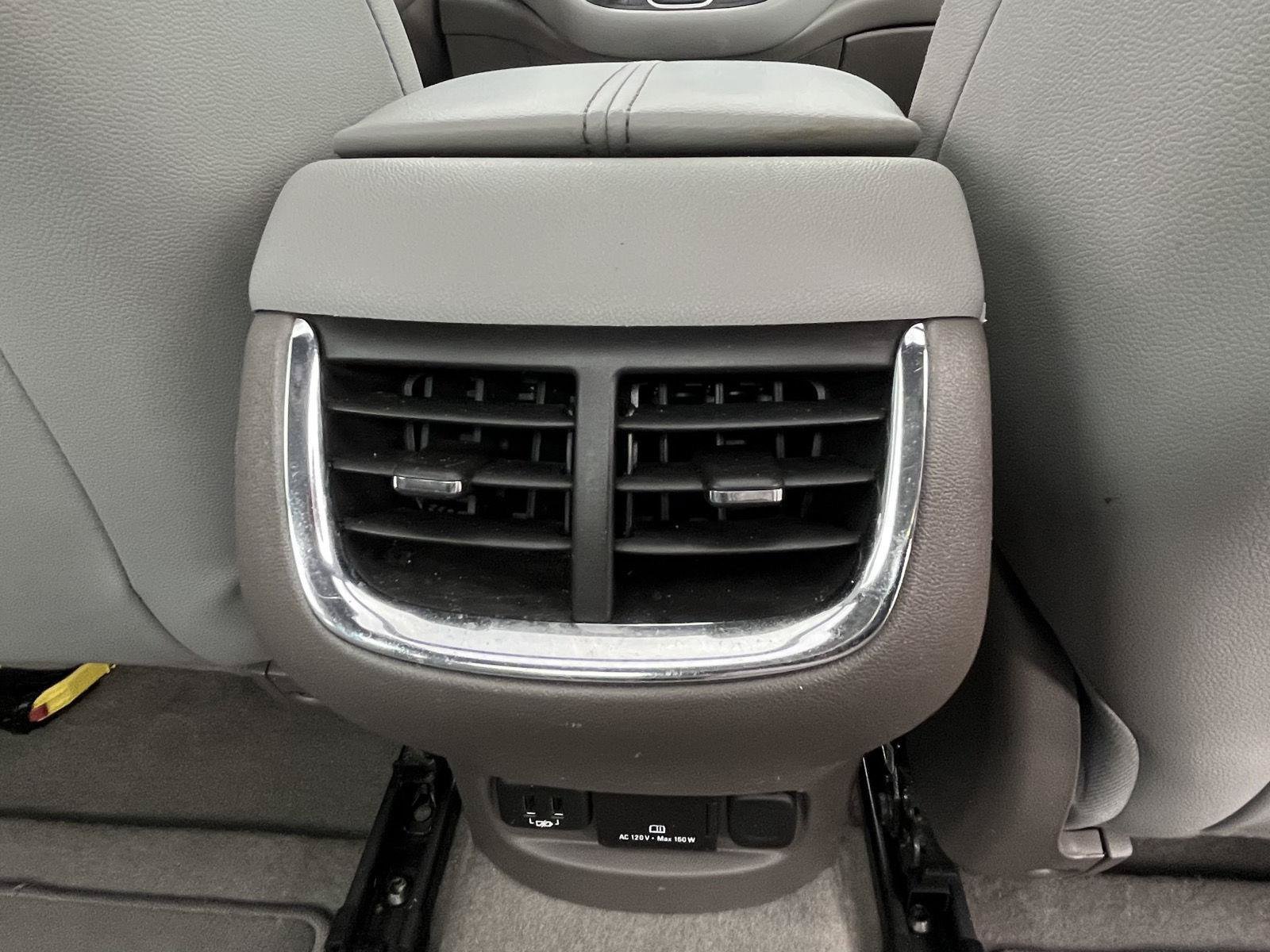 Used 2018 Chevrolet Malibu Premier w/ Premier Sun and Wheel Package FWD image 17