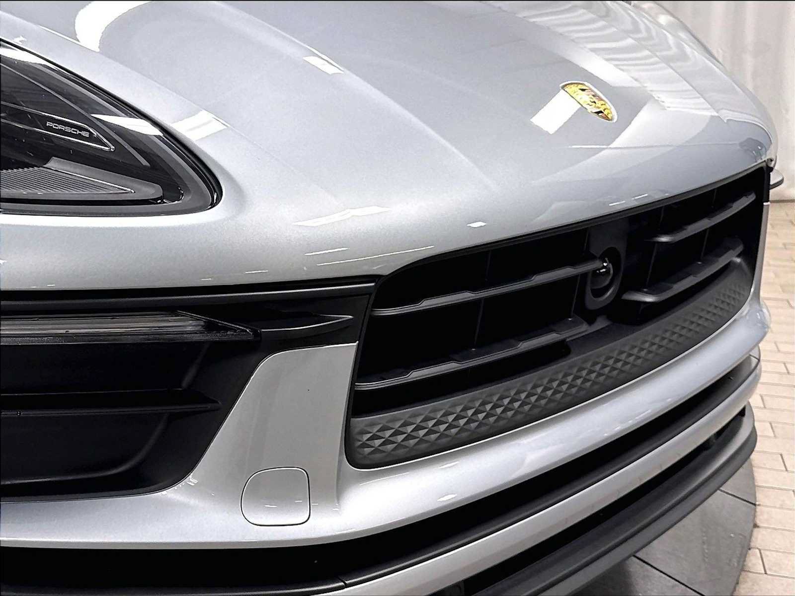 Used 2026 Porsche Macan AWD/4WD image 32