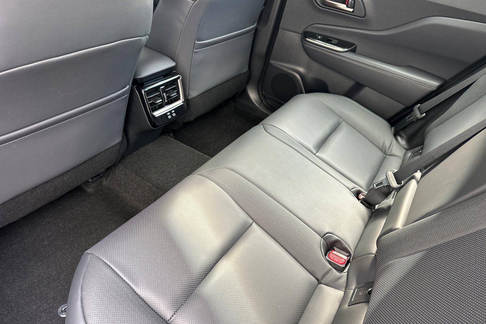 New 2025 Toyota Crown Signia image 13