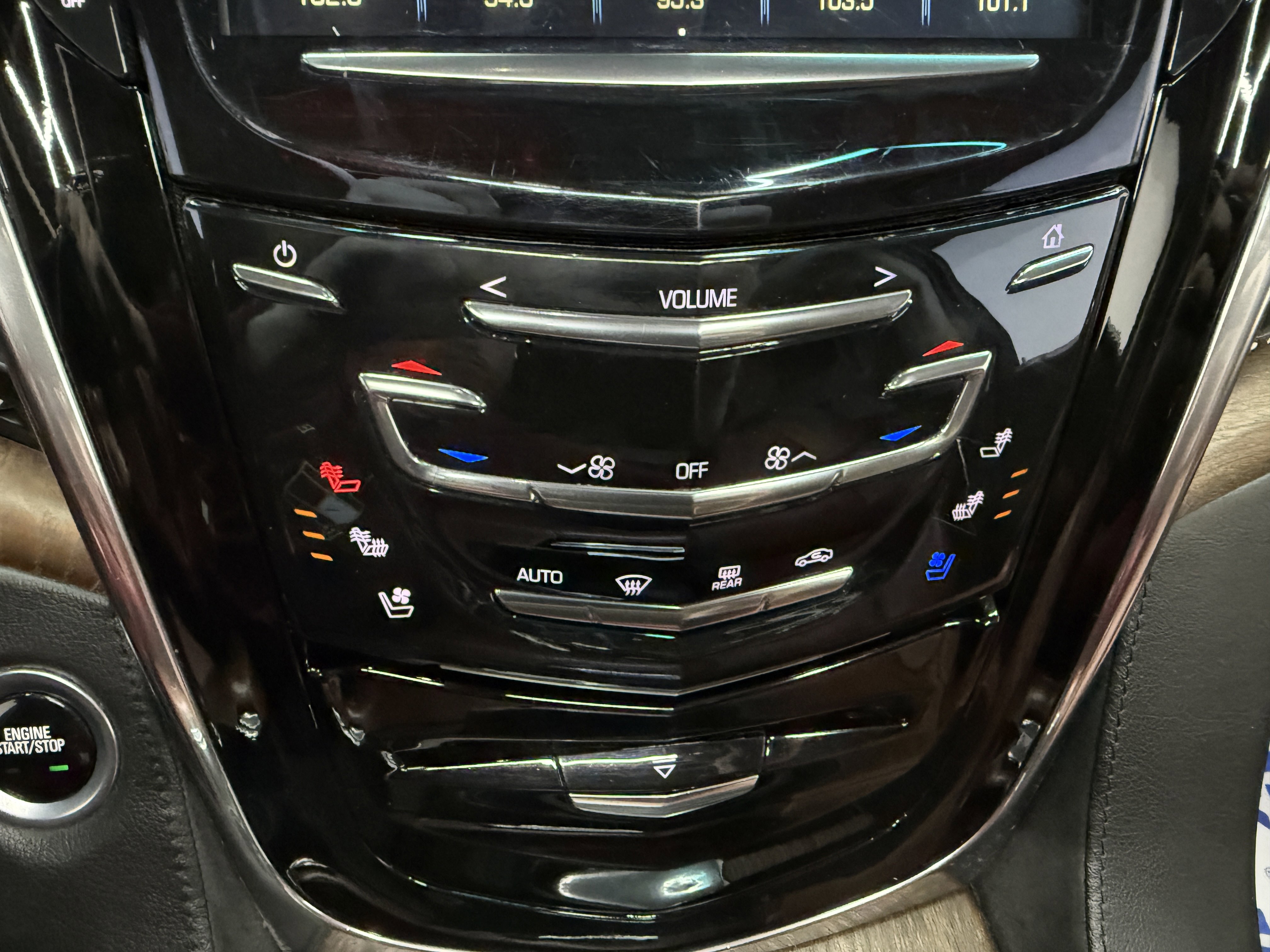 Used 2018 Cadillac Escalade Luxury AWD/4WD image 23