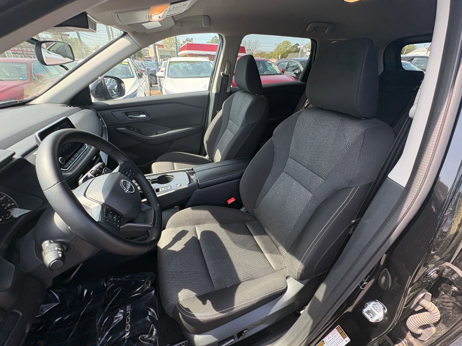 Used 2025 Nissan Rogue SV image 38