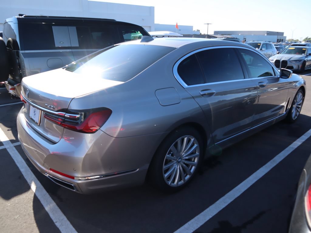 Used 2022 BMW 740i w/ Premium Package RWD image 4
