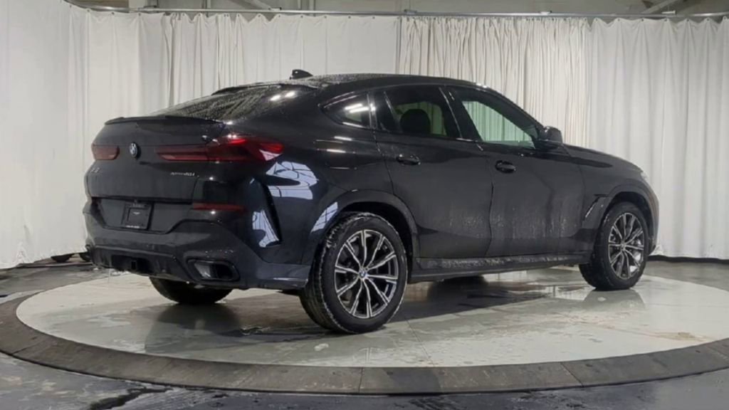 Used 2023 BMW X6 xDrive40i w/ M Sport Package image 10