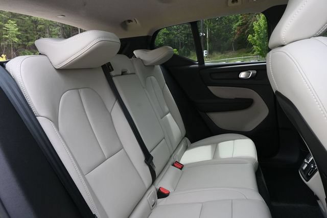 Used 2024 Volvo XC40 B5 Plus w/ Protection Package Premier AWD/4WD image 39