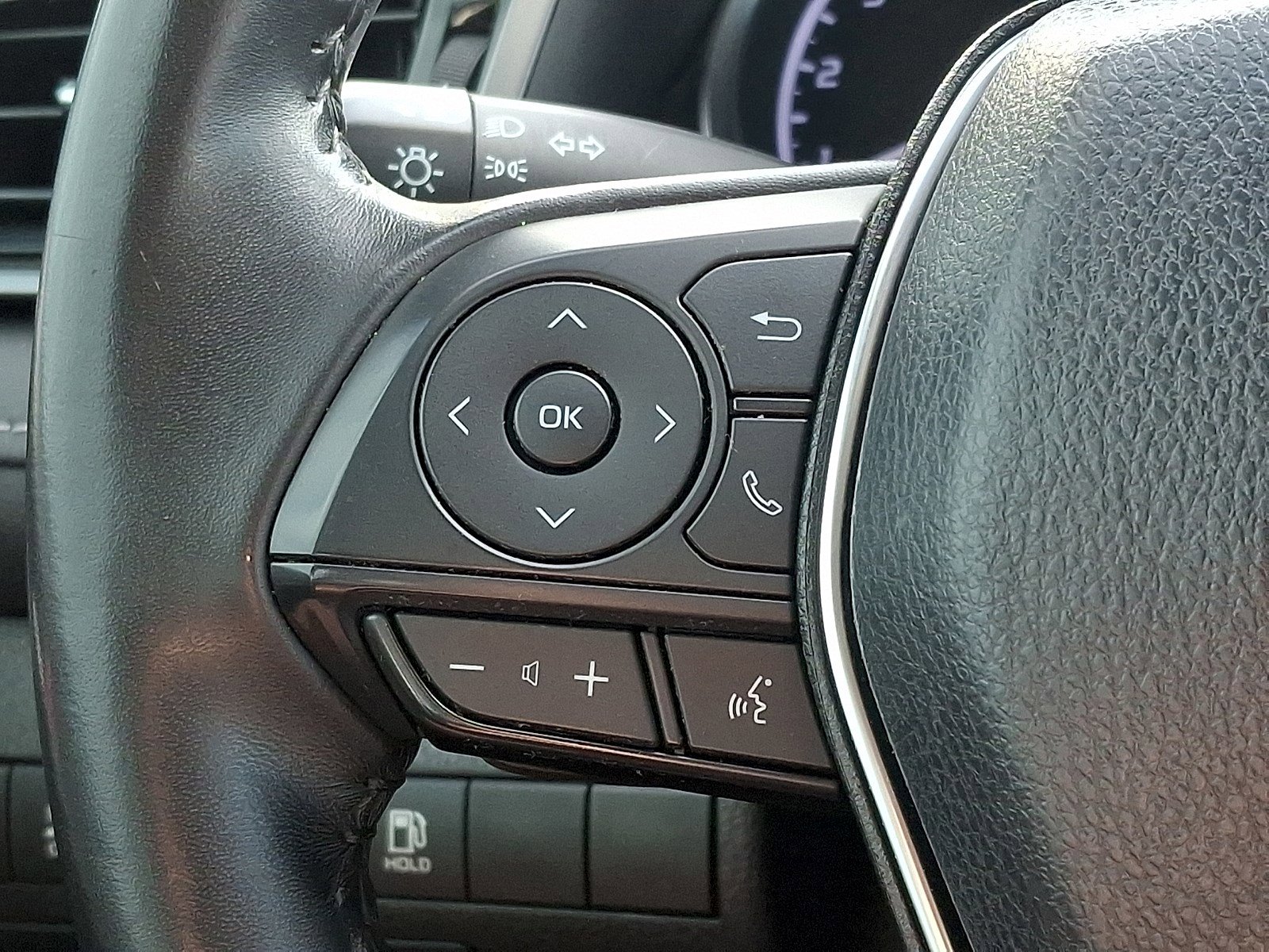 Used 2019 Toyota Camry SE w/ Convenience Package FWD image 19