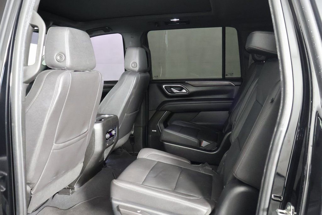 Used 2023 Chevrolet Suburban LT w/ LT Signature Package RWD image 10