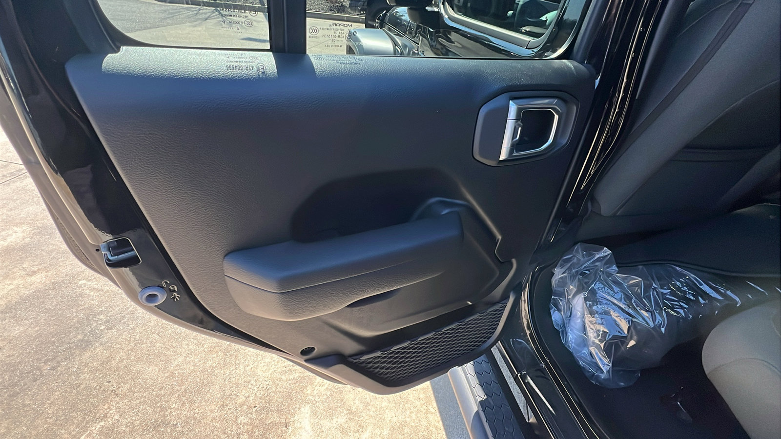 Certified 2025 Jeep Wrangler Sport S image 22