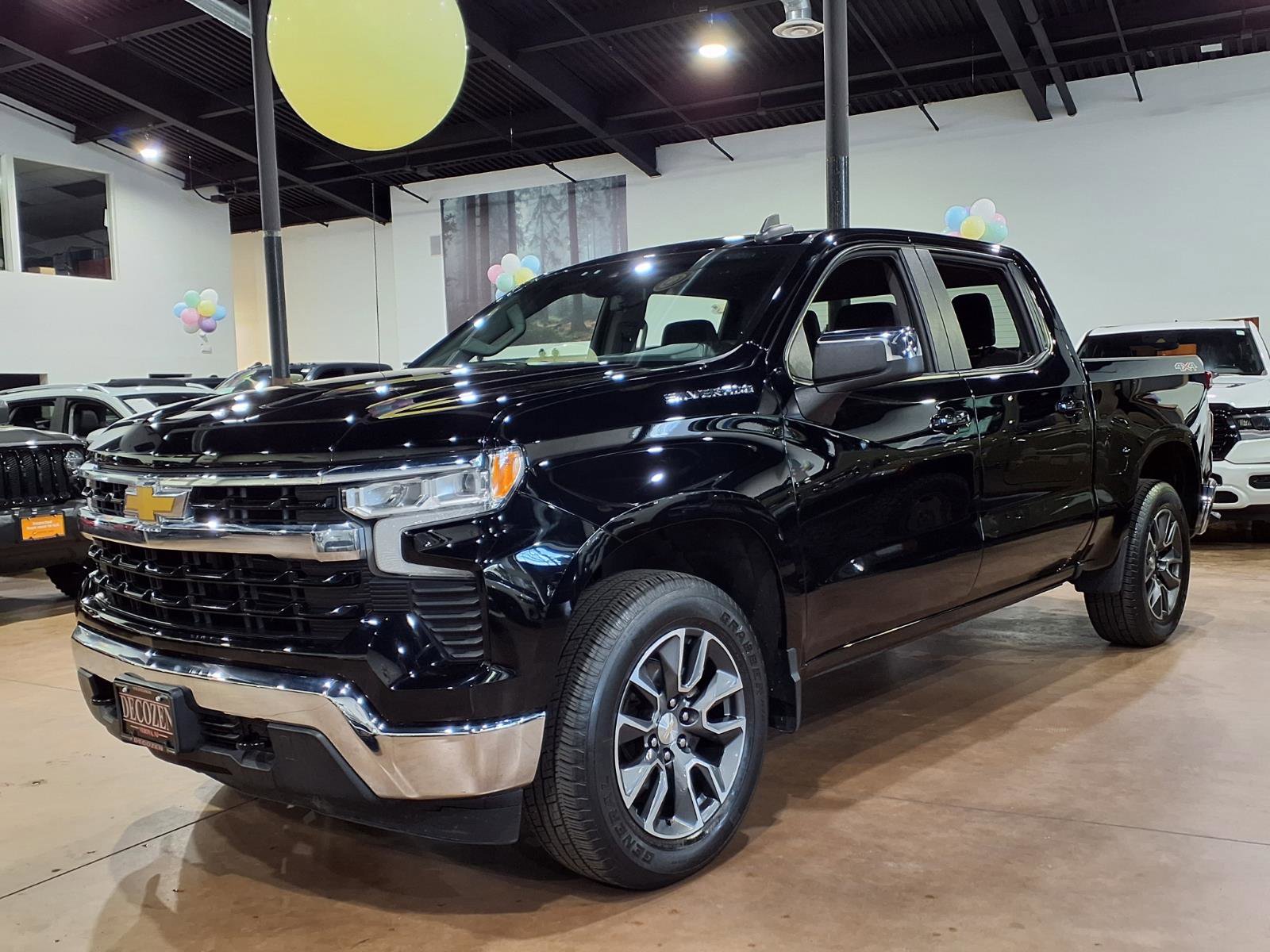 Used 2022 Chevrolet Silverado 1500 LT AWD/4WD image 3