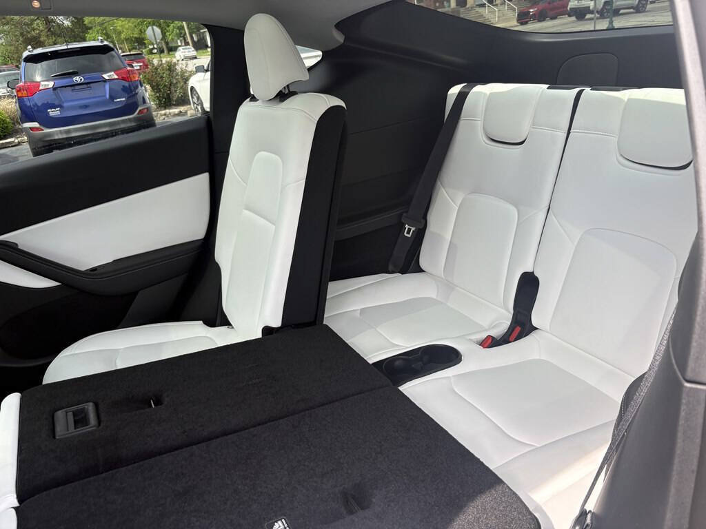Used 2022 Tesla Model Y Long Range AWD/4WD image 31