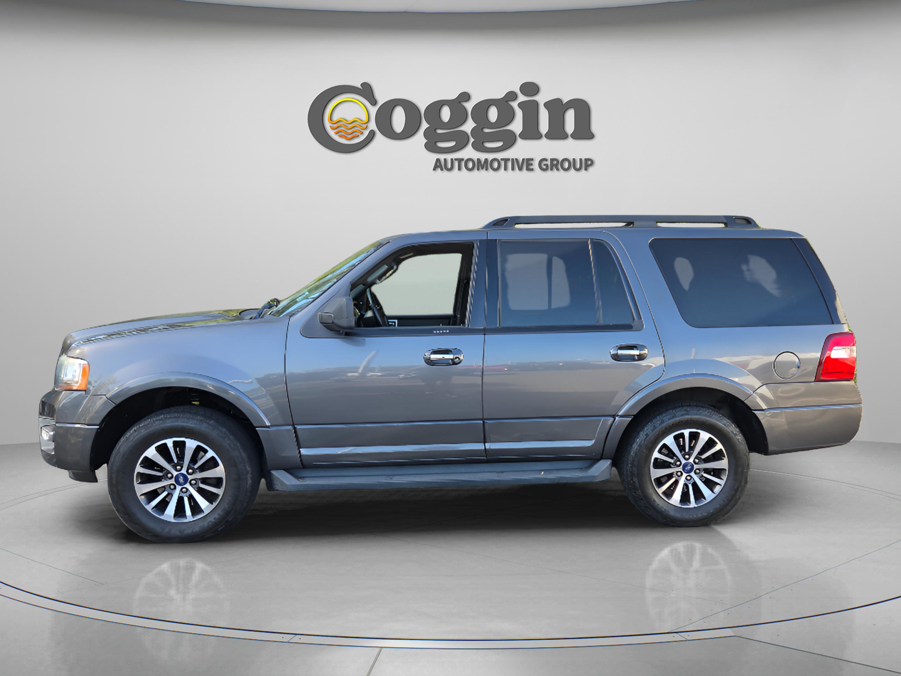 Used 2015 Ford Expedition XLT w/ Equipment Group 202A image 2