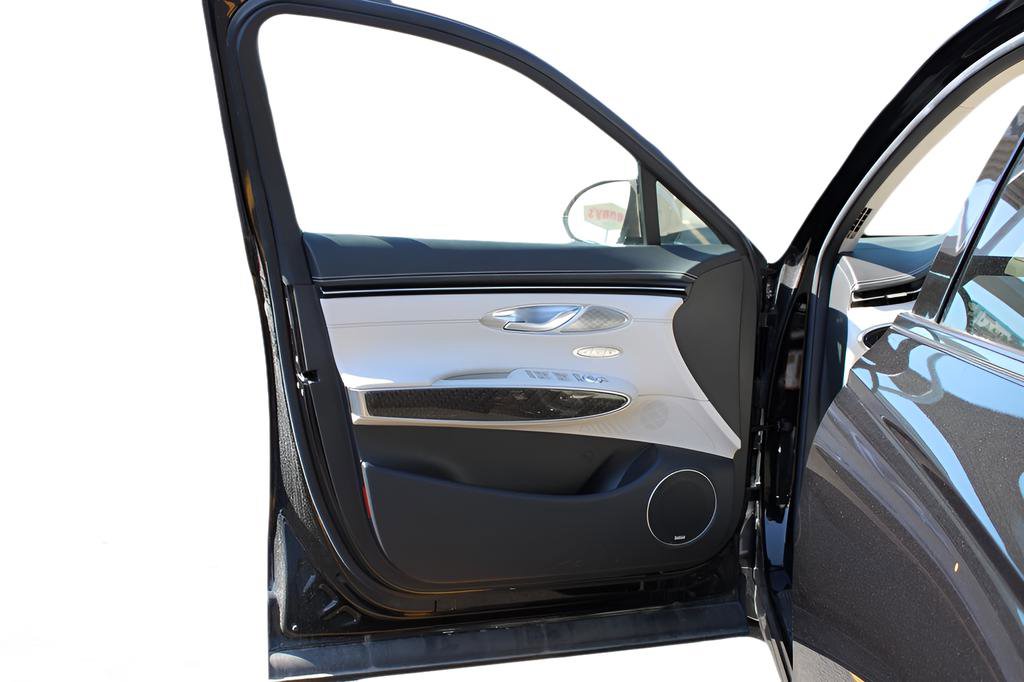 Used 2025 Genesis GV70 3.5T Sport w/ Sport Prestige Package AWD/4WD image 31