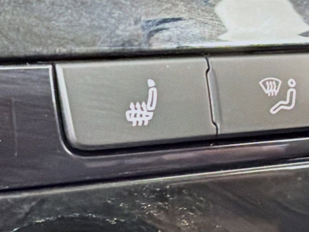 Used 2020 Volkswagen Passat 2.0T SEL image 22