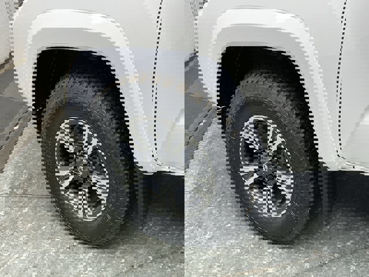 Used 2019 Toyota Tacoma TRD Sport image 31